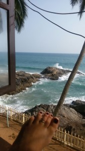 Vorbereitung für die Prüfung in einem wunderschönen, vergessenen hotel aus der Kolonialzeit. 10 Minuten Fußweg und ein schöner einsamer Strand lädt am einzigen freien Tag, dem Samstag zum ausruhen und in der Mittagszeit zum lernen ein